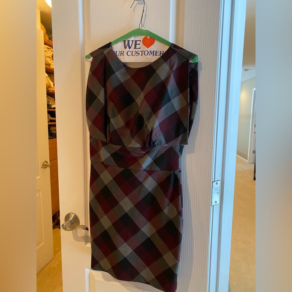 Dress - Picture 2 of 4